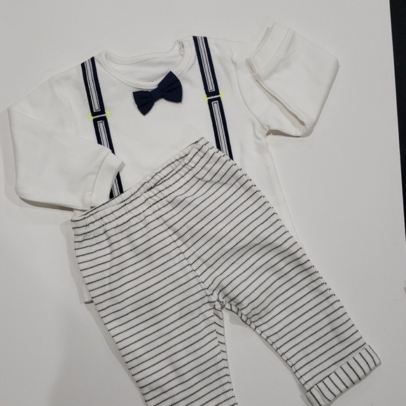 ⚡2/$25⚡Idil baby top and bottom with papillon